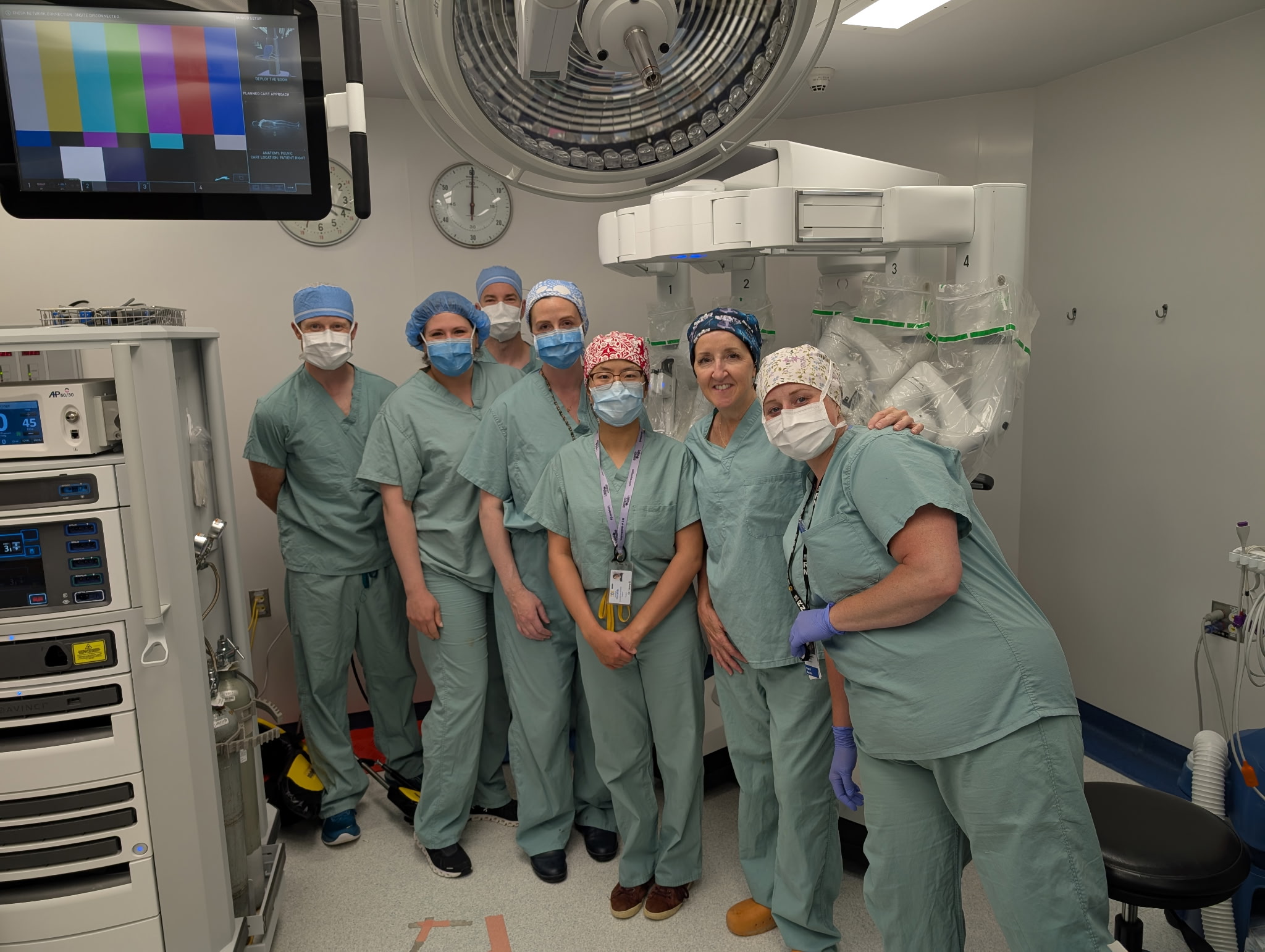 Left to right: Intuitive representative, Intuitive proctor, Intuitive representative, Dr. Amanda Fowler, Dr. Mo Yu Lanny Li, OR nurse Christine, and OR nurse Kerri.